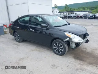 2019 Nissan Versa SV z VIN 3N1CN7AP2KL850790, wystawiony jako IAAI lot #42340118 z przebiegiem 96 637 mil mil oraz . Historia ofert i sprzedaży dostępna na DreamBid. Obrazek 1.