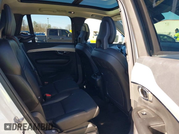 2021 Volvo XC90 Momentum with VIN YV4102PK4M1678500, listed as a IAAI auction lot 41185134 with 54,373 mi miles. Bid and sale history available at carsss.com. Image 8.