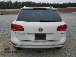2015 Volkswagen Touareg Lux с VIN WVGEP9BP2FD002247, выставлен на аукционе Copart как лот 41924615 с пробегом 127 543 миль миль и Списание • Salvage title. История ставок и продаж доступна на DreamBid. Изображение 6.