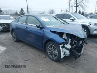 2024 Kia Forte LXS z VIN 3KPF24AD9RE822457, wystawiony jako IAAI lot #41235294 z przebiegiem 5 612 mil mil oraz . Historia ofert i sprzedaży dostępna na DreamBid. Obrazek 1.