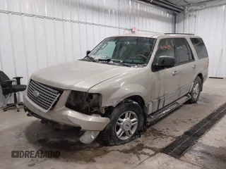 2004 Ford Expedition Special Service with VIN 1FMPU16L34LB27156, listed as a IAAI auction lot 41561202 with 230,318 mi miles. Bid and sale history available at carsss.com. Image 6.
