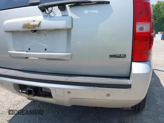 2010 Chevrolet Tahoe LT z VIN 1GNUKBE04AR194729, wystawiony jako IAAI lot #42408855 z przebiegiem 192 532 mil mil oraz . Historia ofert i sprzedaży dostępna na DreamBid. Obrazek 17.