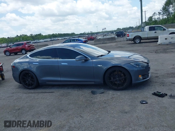 2013 Tesla Model S Performance с VIN 5YJSA1DP9DFP17832, выставлен на аукционе IAAI как лот 42444829 с пробегом 157 909 миль миль и . История ставок и продаж доступна на DreamBid. Изображение 12.