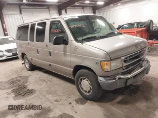 2002 Ford Econoline Passenger XL z VIN 1FMRE11L02HA28257, wystawiony jako IAAI lot #41736854 z przebiegiem 182 643 mil mil oraz . Historia ofert i sprzedaży dostępna na DreamBid. Obrazek 1.
