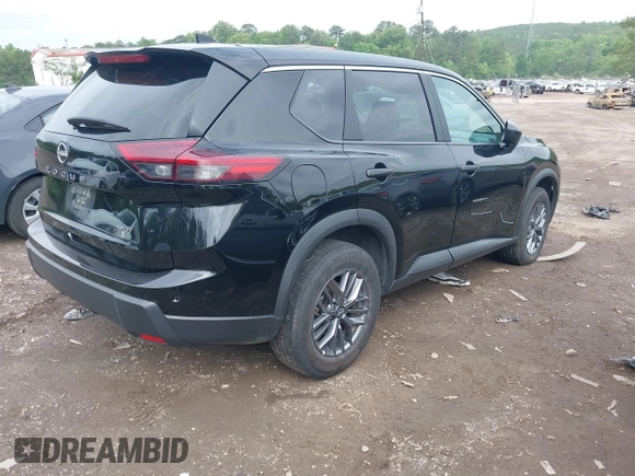 2024 Nissan Rogue S with VIN 5N1BT3AB5RC685914, listed as a IAAI auction lot 42119268 with 30,165 mi miles. Bid and sale history available at carsss.com. Image 4.
