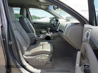2014 Porsche Cayenne z VIN WP1AA2A2XELA91523, wystawiony jako IAAI lot #42538298 z przebiegiem 67 001 mil mil oraz . Historia ofert i sprzedaży dostępna na DreamBid. Obrazek 5.