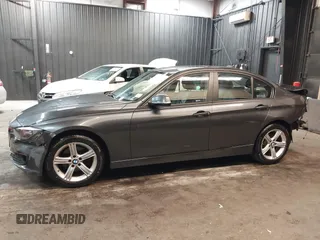 2015 BMW 3 Series 320i xDrive z VIN WBA3C3G57FNS76157, wystawiony jako IAAI lot #42042392 z przebiegiem 93 756 mil mil oraz . Historia ofert i sprzedaży dostępna na DreamBid. Obrazek 14.