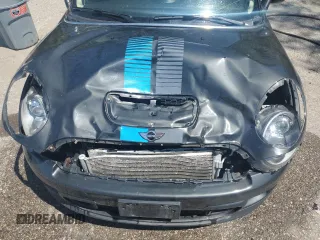 2013 MINI Hardtop S z VIN WMWSV3C54DT476675, wystawiony jako Copart lot #55573195 z przebiegiem 122 947 mil mil oraz Czysty tytuł • Clean title. Historia ofert i sprzedaży dostępna na DreamBid. Obrazek 11.