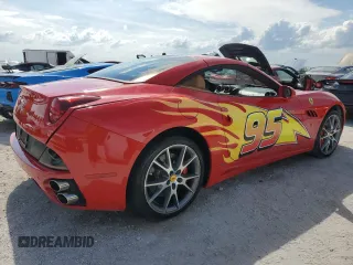 2011 Ferrari California z VIN ZFF65LJA1B0181831, wystawiony jako Copart lot #75098924 z przebiegiem 15 297 mil mil oraz Szkody całkowita. Historia ofert i sprzedaży dostępna na DreamBid. Obrazek 3.