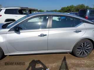 2024 Nissan Altima SV z VIN 1N4BL4DV6RN360313, wystawiony jako IAAI lot #42380837 z przebiegiem 44 189 mil mil oraz . Historia ofert i sprzedaży dostępna na DreamBid. Obrazek 14.