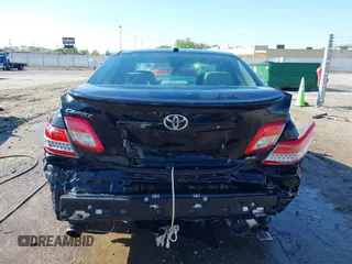 2011 Toyota Camry LE z VIN 4T1BF3EK7BU679002, wystawiony jako IAAI lot #42078508 z przebiegiem 179 019 mil mil oraz . Historia ofert i sprzedaży dostępna na DreamBid. Obrazek 17.