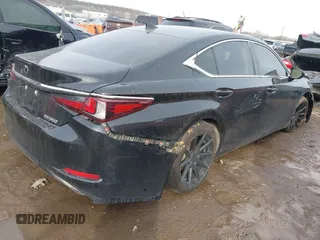 2022 Lexus ES with VIN 58ADZ1B19NU117552, listed as a IAAI auction lot 41590599 with 85,905 mi miles. Bid and sale history available at carsss.com. Image 4.