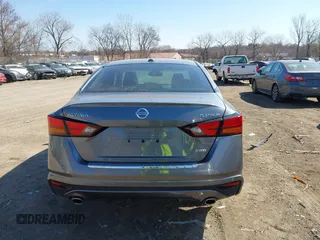 2019 Nissan Altima 2.5 Platinum with VIN 1N4BL4FW9KC139697, listed as a IAAI auction lot 41894849 with 135,105 mi miles. Bid and sale history available at carsss.com. Image 17.