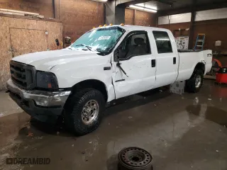 2002 Ford Super Duty F-250 XL with VIN 1FTNW21F32EA04651, listed as a Copart auction lot 43935835 with 384,455 mi miles and Salvage Title. Bid and sale history available at carsss.com. Image 1.