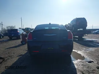 2016 Chrysler 300 S z VIN 2C3CCAGG0GH191555, wystawiony jako IAAI lot #42010604 z przebiegiem 74 343 mil mil oraz . Historia ofert i sprzedaży dostępna na DreamBid. Obrazek 16.