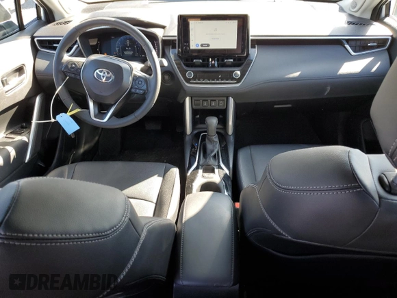 2024 Toyota Corolla Cross XLE с VIN 7MUDAAAG3RV085206, выставлен на аукционе Copart как лот 46129215 с пробегом 16 472 миль миль и Списание • Salvage title. История ставок и продаж доступна на DreamBid. Изображение 8.