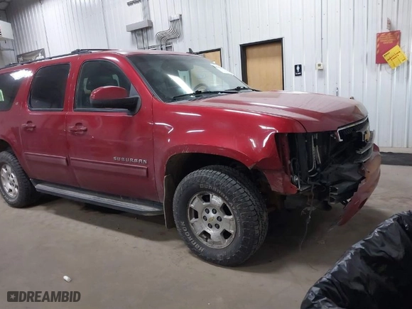 2013 Chevrolet Suburban LT with VIN 1GNSKJE76DR222890, listed as a IAAI auction lot 41698835 with 288,835 mi miles. Bid and sale history available at carsss.com. Image 1.