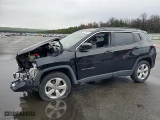 2020 Jeep Compass Latitude with VIN 3C4NJDBB6LT230514, listed as a Copart auction lot 67764114 with 31,852 mi miles and Salvage Title. Bid and sale history available at carsss.com. Image 1.