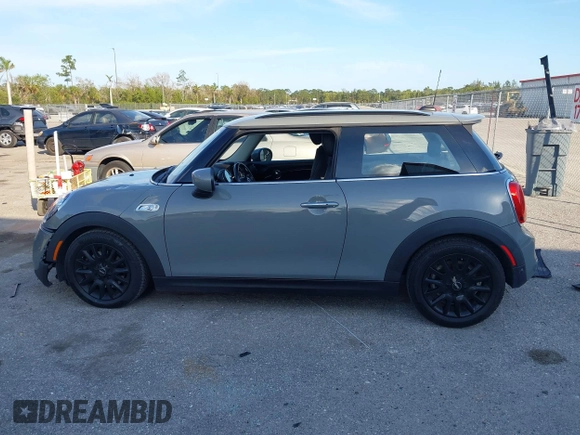 2020 MINI Hardtop Cooper S z VIN WMWXR5C00L2M23924, wystawiony jako IAAI lot #41520706 z przebiegiem 123 006 mil mil oraz . Historia ofert i sprzedaży dostępna na DreamBid. Obrazek 14.