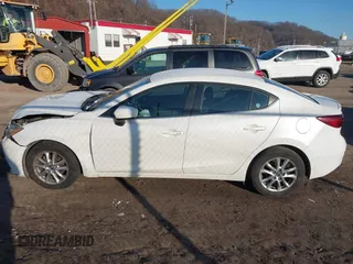 2014 Mazda 3 i Touring z VIN JM1BM1V78E1146298, wystawiony jako IAAI lot #41814133 z przebiegiem 122 620 mil mil oraz . Historia ofert i sprzedaży dostępna na DreamBid. Obrazek 14.