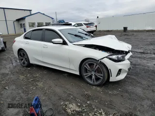 2023 BMW 3 Series 330i xDrive with VIN 3MW89FF0XP8C93020, listed as a Copart auction lot 85686374 with 0 mi miles and Salvage Title. Bid and sale history available at carsss.com. Image 4.
