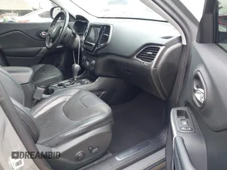 2019 Jeep Cherokee Limited z VIN 1C4PJLDB4KD365690, wystawiony jako IAAI lot #42378905 z przebiegiem 65 505 mil mil oraz . Historia ofert i sprzedaży dostępna na DreamBid. Obrazek 5.