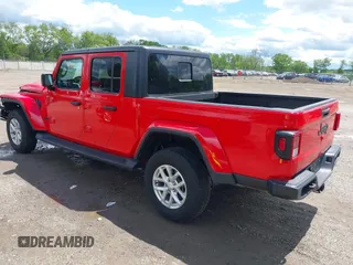 2023 Jeep Gladiator Sport S z VIN 1C6HJTAG8PL572270, wystawiony jako IAAI lot #42336294 z przebiegiem 13 865 mil mil oraz . Historia ofert i sprzedaży dostępna na DreamBid. Obrazek 3.