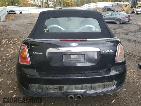 2010 MINI Convertible S с VIN WMWMS3C52ATY09453, выставлен на аукционе Copart как лот 88433535 с пробегом Не указан миль и На запчасти • Non repairable. История ставок и продаж доступна на DreamBid. Изображение 6.