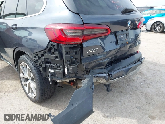 2019 BMW X5 xDrive40i with VIN 5UXCR6C59KLL08488, listed as a IAAI auction lot 41724824 with 57,334 mi miles. Bid and sale history available at carsss.com. Image 6.