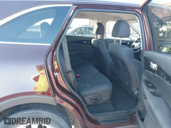 2019 Kia Sorento L z VIN 5XYPG4A32KG568841, wystawiony jako IAAI lot #41833435 z przebiegiem 103 426 mil mil oraz . Historia ofert i sprzedaży dostępna na DreamBid. Obrazek 8.