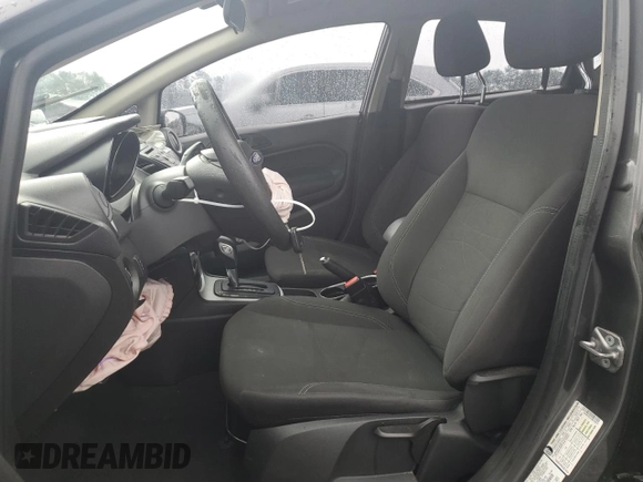 2018 Ford Fiesta SE z VIN 3FADP4EJ5JM103411, wystawiony jako Copart lot #50130325 z przebiegiem 111 247 mil mil oraz Szkoda całkowita • Salvage title. Historia ofert i sprzedaży dostępna na DreamBid. Obrazek 7.