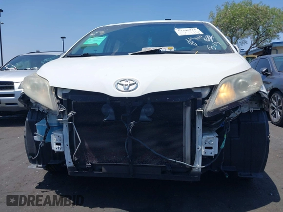 2011 Toyota Sienna XLE AAS с VIN 5TDYK3DC1BS040347, выставлен на аукционе IAAI как лот 42348755 с пробегом 184 609 миль миль и . История ставок и продаж доступна на DreamBid. Изображение 6.