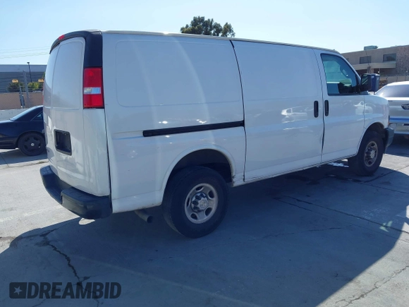 2021 Chevrolet Express Cargo z VIN 1GCWGAFP5M1154767, wystawiony jako IAAI lot #42603834 z przebiegiem 129 116 mil mil oraz . Historia ofert i sprzedaży dostępna na DreamBid. Obrazek 4.