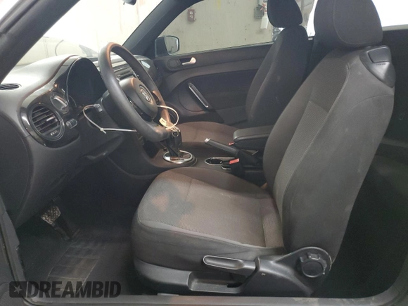 2014 Volkswagen Beetle Entry с VIN 3VWF17AT3EM646370, выставлен на аукционе Copart как лот 53564345 с пробегом 100 092 миль миль и Списание • Salvage title. История ставок и продаж доступна на DreamBid. Изображение 7.