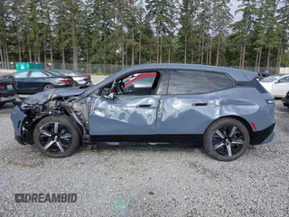 2024 BMW iX xDrive50 z VIN WB523CF08RCN65886, wystawiony jako IAAI lot #42334105 z przebiegiem 37 981 mil mil oraz . Historia ofert i sprzedaży dostępna na DreamBid. Obrazek 15.