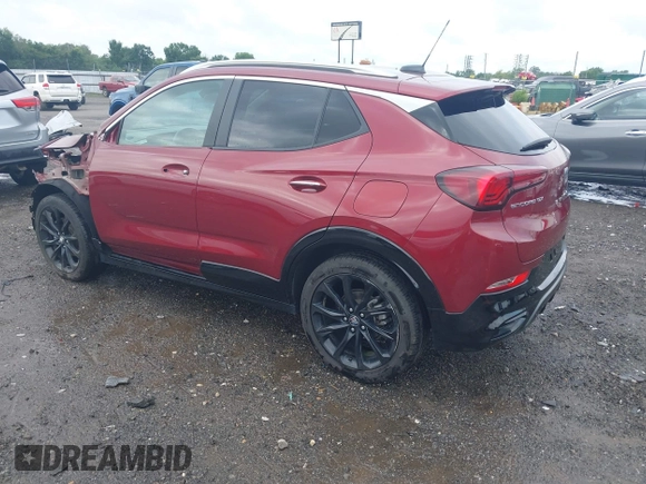 2024 Buick Encore GX Sport Touring z VIN KL4AMDSL1RB006490, wystawiony jako IAAI lot #42505243 z przebiegiem 57 956 mil mil oraz . Historia ofert i sprzedaży dostępna na DreamBid. Obrazek 3.