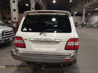 2006 Toyota Land Cruiser with VIN JTEHT05J562097054, listed as a IAAI auction lot 41539648 with 286,946 mi miles. Bid and sale history available at carsss.com. Image 16.