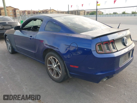 2014 Ford Mustang V6 z VIN 1ZVBP8AM7E5287817, wystawiony jako IAAI lot #42642851 z przebiegiem 203 384 mil mil oraz . Historia ofert i sprzedaży dostępna na DreamBid. Obrazek 3.