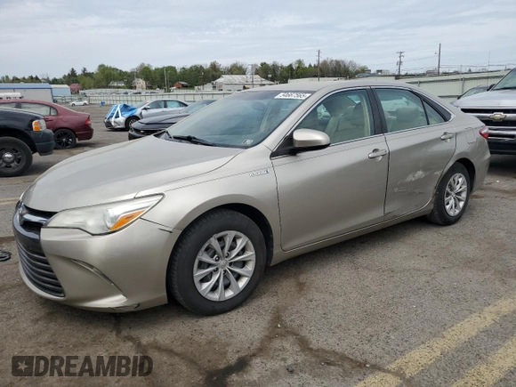 2015 Toyota Camry LE z VIN 4T1BD1FK6FU164748, wystawiony jako Copart lot #54667565 z przebiegiem 139 804 mil mil oraz Szkoda całkowita • Salvage title. Historia ofert i sprzedaży dostępna na DreamBid. Obrazek 1.