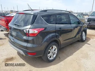 2018 Ford Escape SE z VIN 1FMCU9G98JUC13620, wystawiony jako IAAI lot #42011272 z przebiegiem 71 677 mil mil oraz . Historia ofert i sprzedaży dostępna na DreamBid. Obrazek 4.