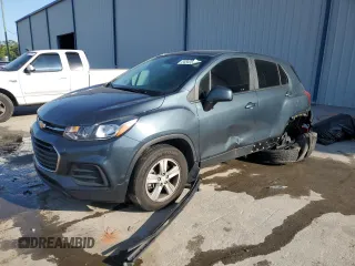 2022 Chevrolet Trax LS z VIN KL7CJNSM4NB543514, wystawiony jako Copart lot #54843645 z przebiegiem 67 752 mil mil oraz Nie do naprawy • Non repairable. Historia ofert i sprzedaży dostępna na DreamBid. Obrazek 1.
