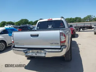 2010 Toyota Tacoma PreRunner z VIN 3TMJU4GN3AM098103, wystawiony jako IAAI lot #41981209 z przebiegiem 218 329 mil mil oraz . Historia ofert i sprzedaży dostępna na DreamBid. Obrazek 16.