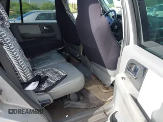 2006 Ford Expedition Special Service z VIN 1FMFU15506LA14718, wystawiony jako IAAI lot #41838659 z przebiegiem 117 497 mil mil oraz . Historia ofert i sprzedaży dostępna na DreamBid. Obrazek 8.