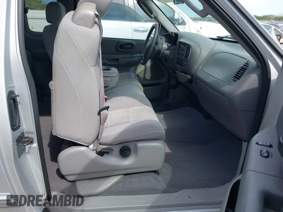 2002 Ford F-150 XL with VIN 1FTRX17W62NC05363, listed as a IAAI auction lot 41897174 with 1 mi miles. Bid and sale history available at carsss.com. Image 5.
