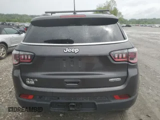 2018 Jeep Compass Latitude z VIN 3C4NJDBB9JT115063, wystawiony jako Copart lot #55477065 z przebiegiem 174 570 mil mil oraz Szkody całkowita. Historia ofert i sprzedaży dostępna na DreamBid. Obrazek 6.