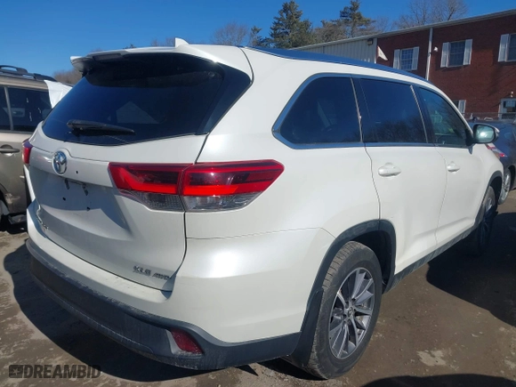 2019 Toyota Highlander SE with VIN 5TDJZRFH1KS922403, listed as a IAAI auction lot 41430051 with 93,767 mi miles. Bid and sale history available at carsss.com. Image 4.