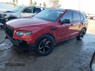 2023 Bentley Bentayga z VIN SJAAT2ZV8PC021680, wystawiony jako Copart lot #39350374 z przebiegiem 2441 mil mil oraz . Historia ofert i sprzedaży dostępna na DreamBid. Obrazek 1.