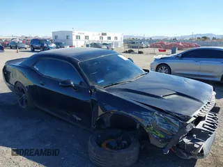 2018 Dodge Challenger SXT z VIN 2C3CDZAG3JH297140, wystawiony jako IAAI lot #41860950 z przebiegiem 107 914 mil mil oraz . Historia ofert i sprzedaży dostępna na DreamBid. Obrazek 1.
