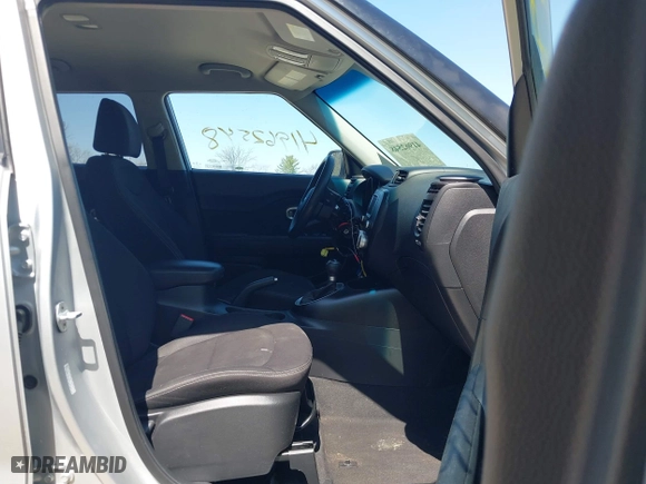 2018 Kia Soul with VIN KNDJN2A20J7581140, listed as a IAAI auction lot 41962548 with 86,497 mi miles. Bid and sale history available at carsss.com. Image 5.