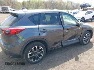 2016 Mazda CX-5 Grand Touring z VIN JM3KE4DY1G0893119, wystawiony jako IAAI lot #42049614 z przebiegiem 102 506 mil mil oraz . Historia ofert i sprzedaży dostępna na DreamBid. Obrazek 17.
